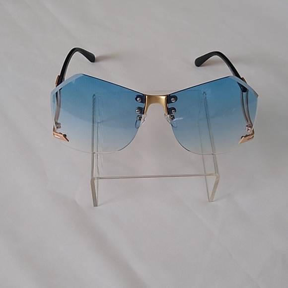 Accessories - ✨"Captain Hooks" fashion glasses✨